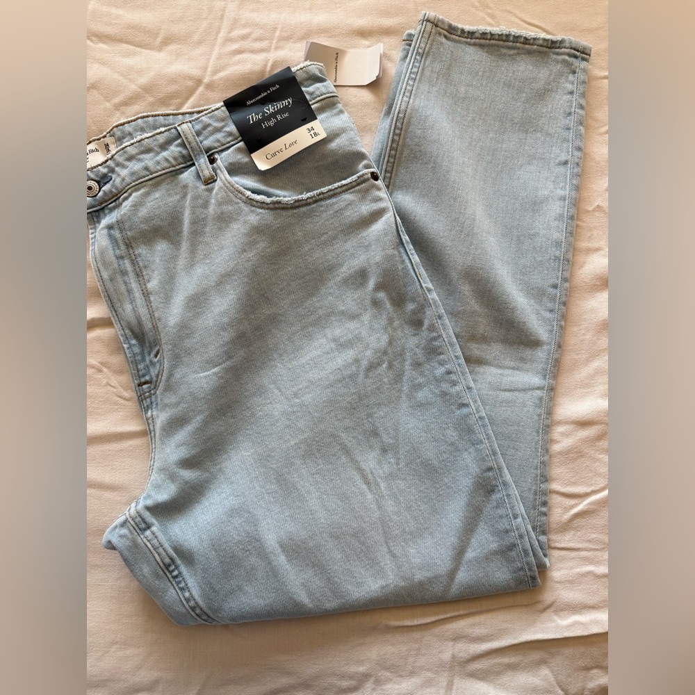 NWT Curve Love Abercrombie and Fitch The Skinny High Rise jeans